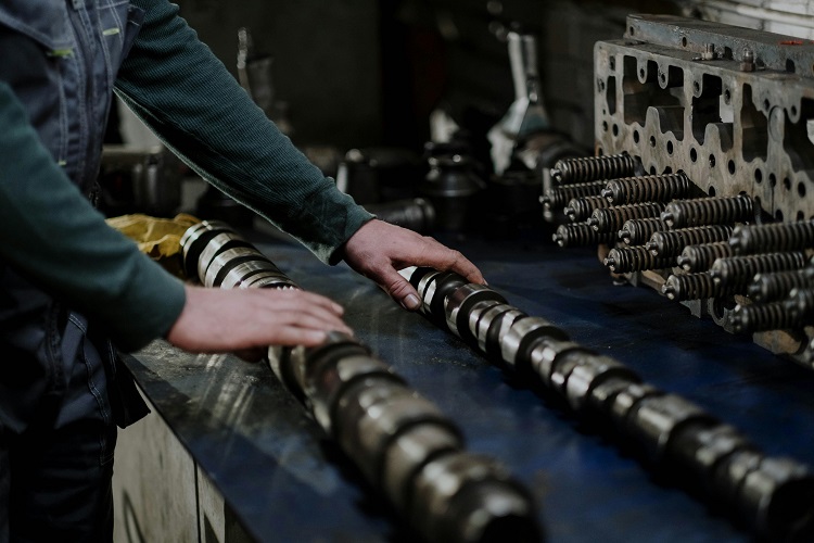 Pentingnya menggunakan sparepart ori, Sumber: pexels.com